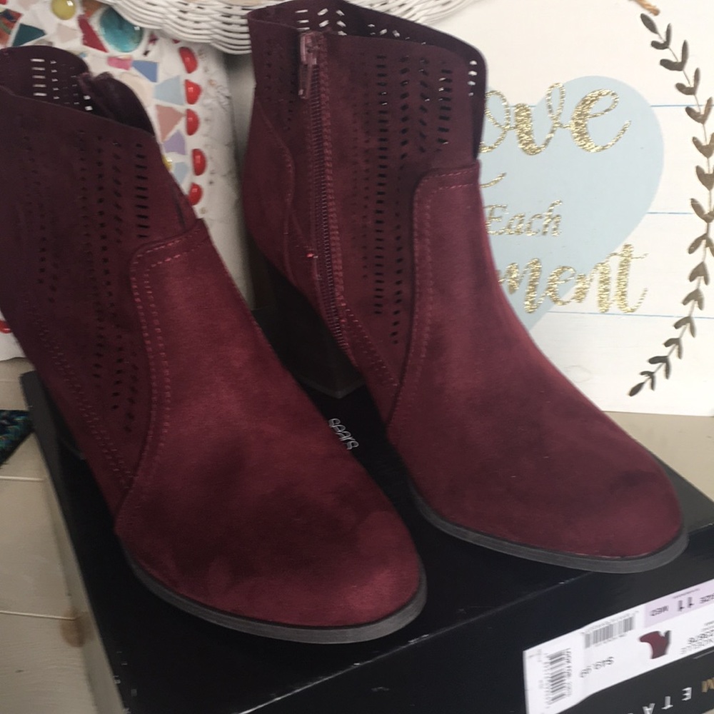NWT Metaphor Burgundy Booties